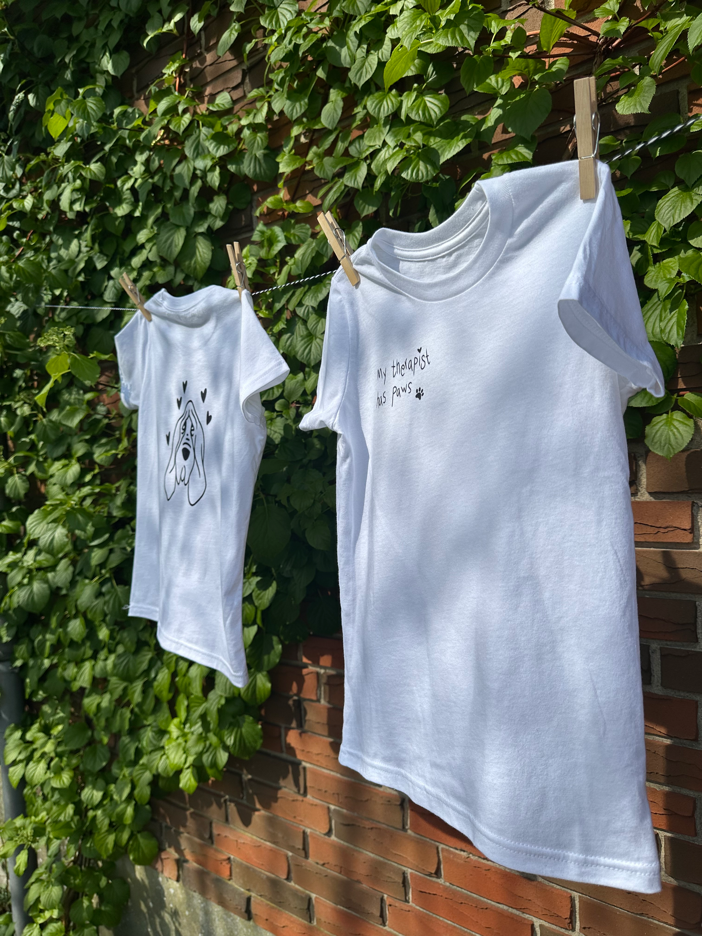 My Therapist Has Paws - Basset Hound - T-shirt