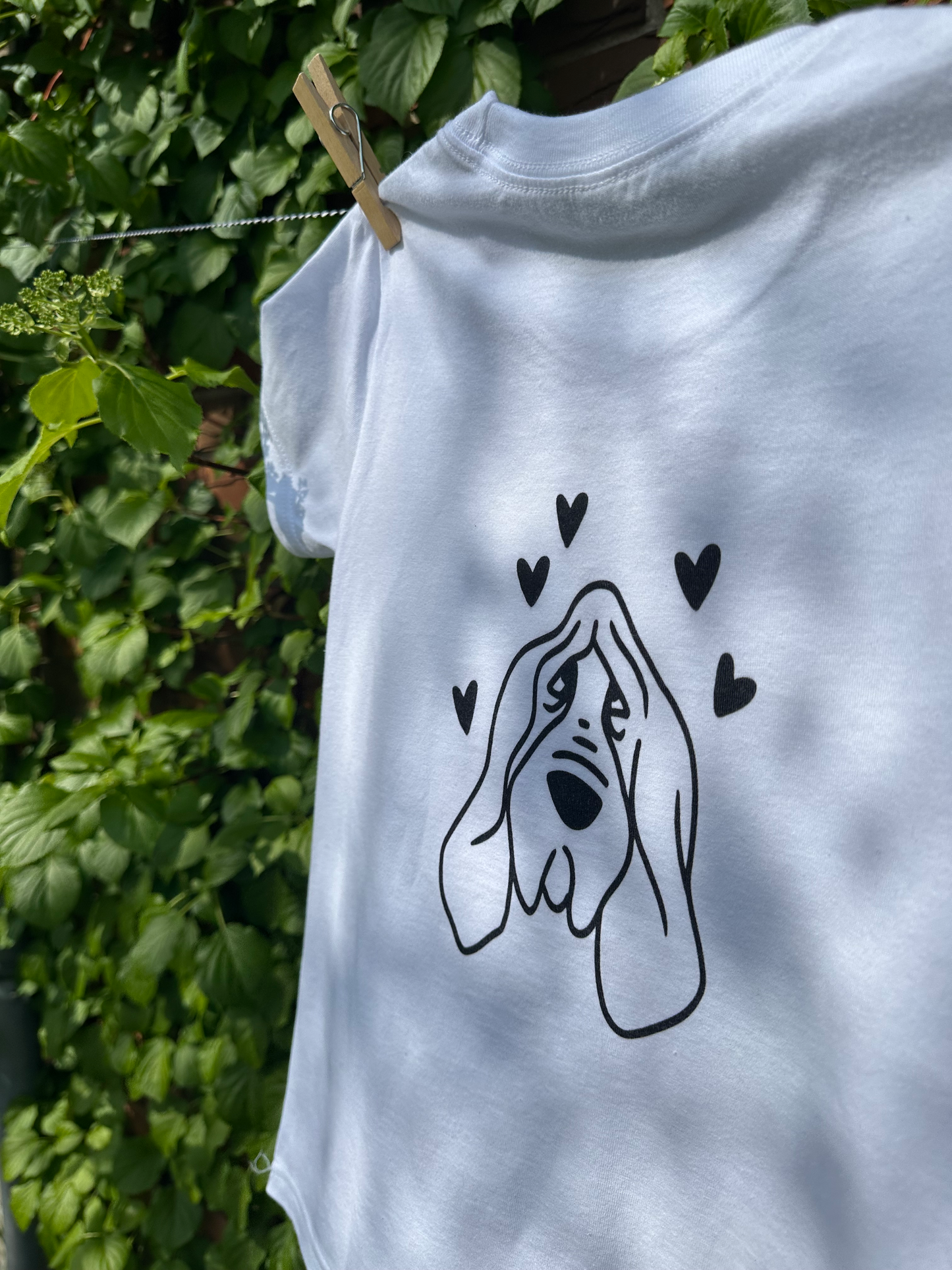 My Therapist Has Paws - Basset Hound - T-shirt