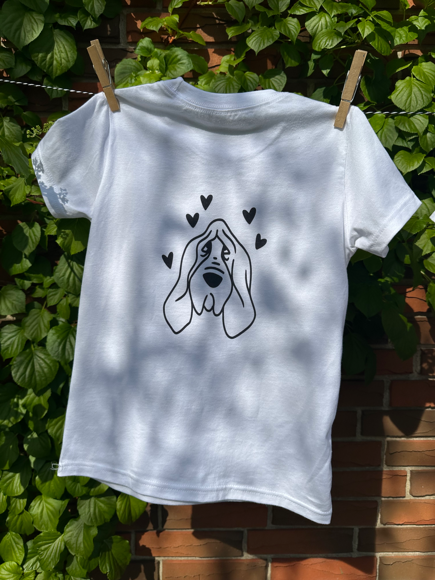 My Therapist Has Paws - Basset Hound - T-shirt